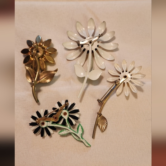 Vintage Daisy Pins x 4 - Picture 6 of 6